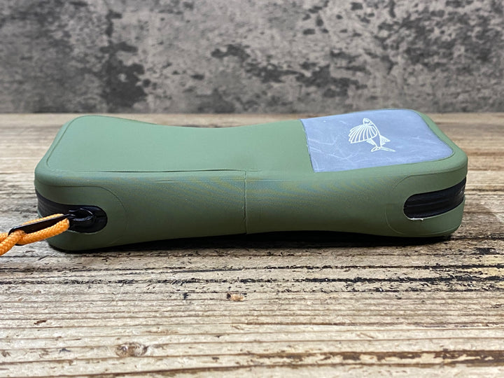JY685 カフェドシクリステ CAFE DU CYCLISTE WALLET ウォレットポーチ オリーブ M