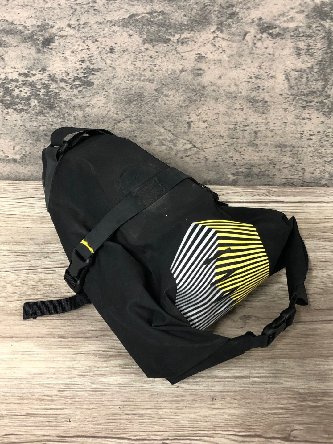JY342 アピデュラ APIDURA サドルバッグ グレー