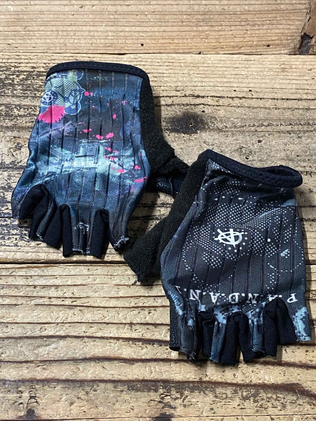 JR218 パンダーニ pandani 指切りグローブ 紺 S ※穴開きのためジャンク