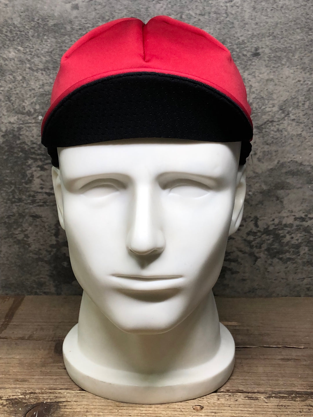 JP856 スポーツフル sportful サイクルキャップ 黒 赤 ワンサイズ 裏起毛 GORE-TEX INFINIUM
