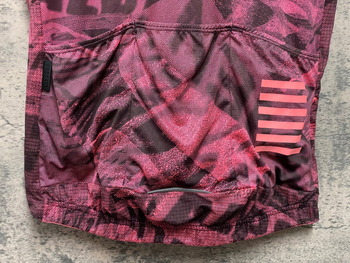JM639 ラファ Rapha PRO TEAM FLYWEIGHT JERSEY ROAD GRAFFITI 半袖 サイクルジャージ ピンク 黒 M