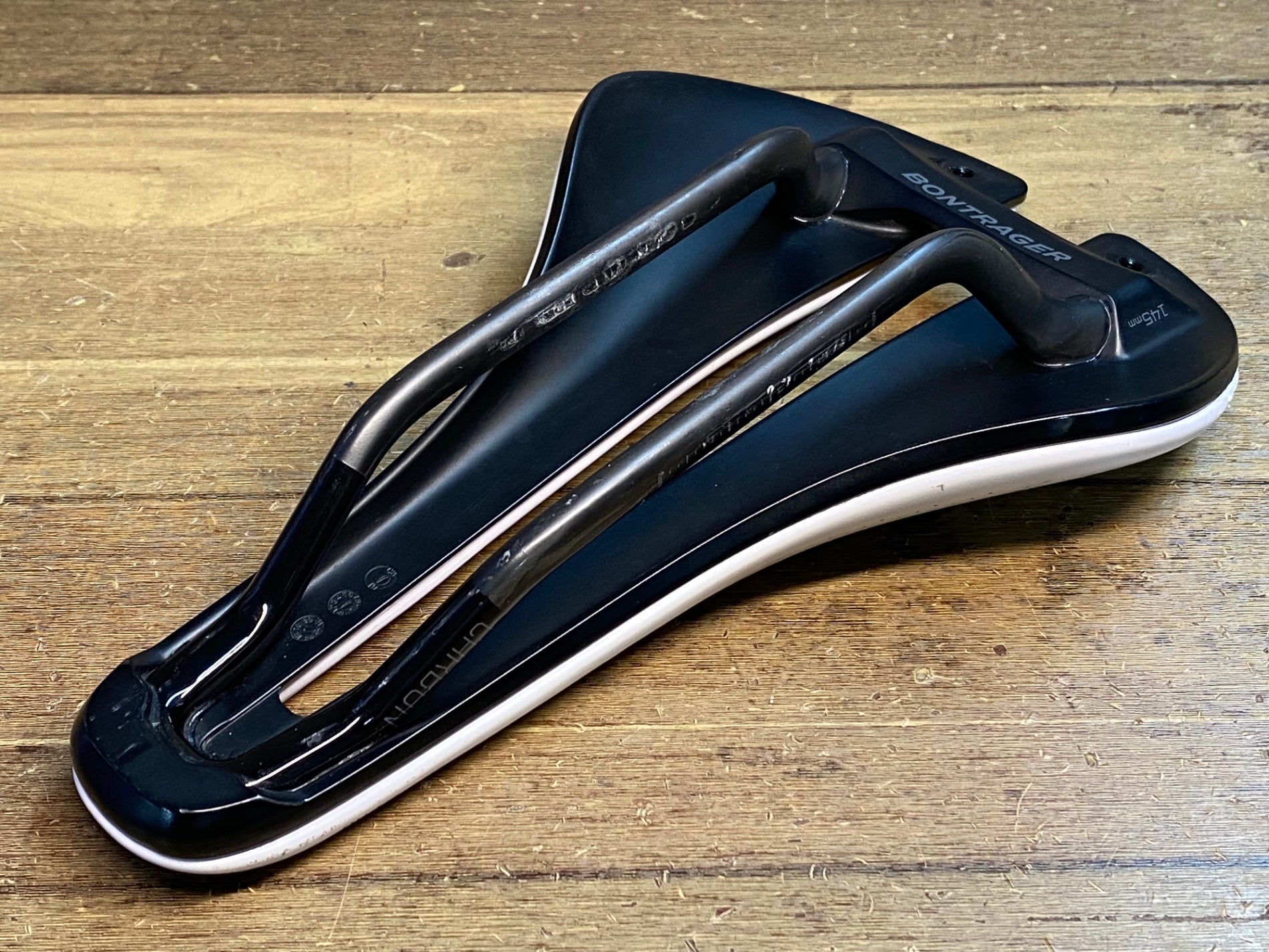 JO409 ボントレガー BONTRAGER AEOLUS PRO カーボンレール サドル