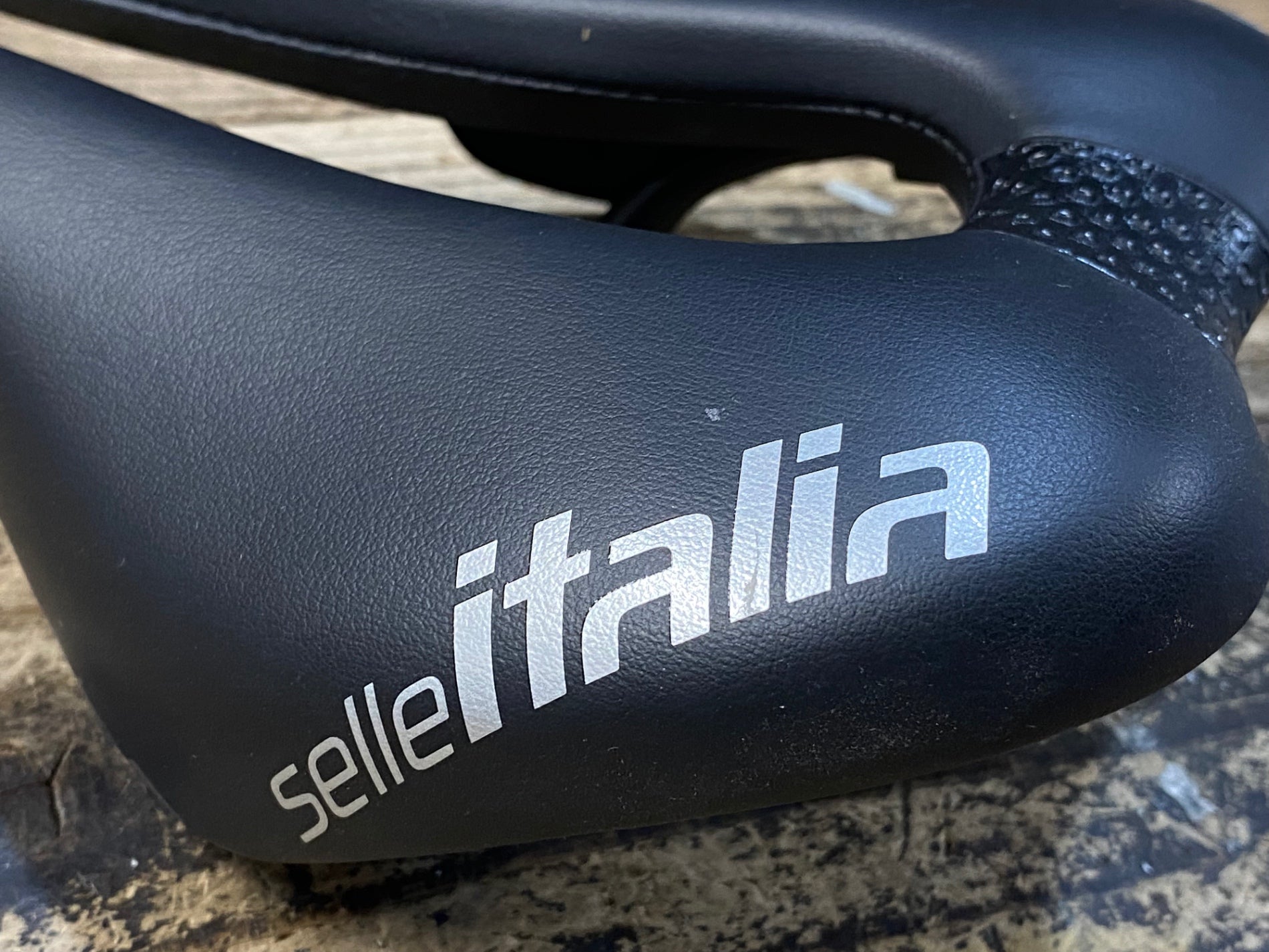 KA394 セライタリア Selle Italia SLR TM SUPERFLOW サドル 133mm 黒
