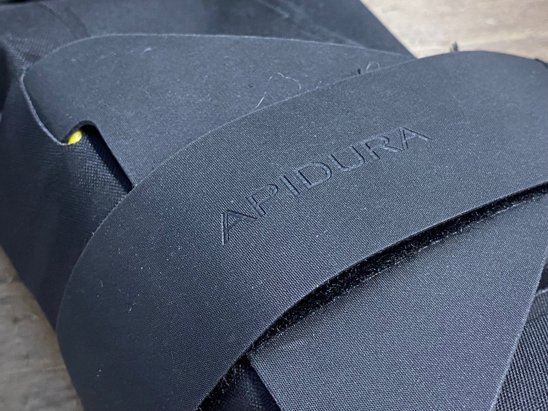 KB166 アピデュラ APIDURA BACKCOUNTRY DOWN TUBE PACK 1.8L ダウンチューブバッグ 黒