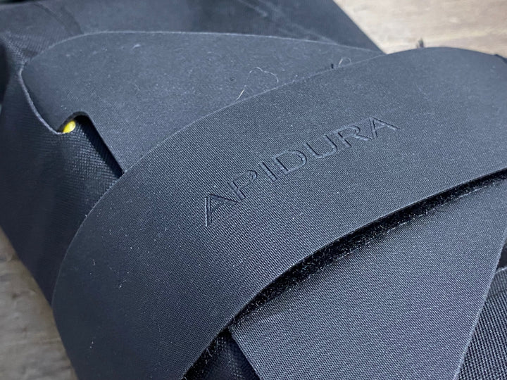 KB166 アピデュラ APIDURA BACKCOUNTRY DOWN TUBE PACK 1.8L ダウンチューブバッグ 黒