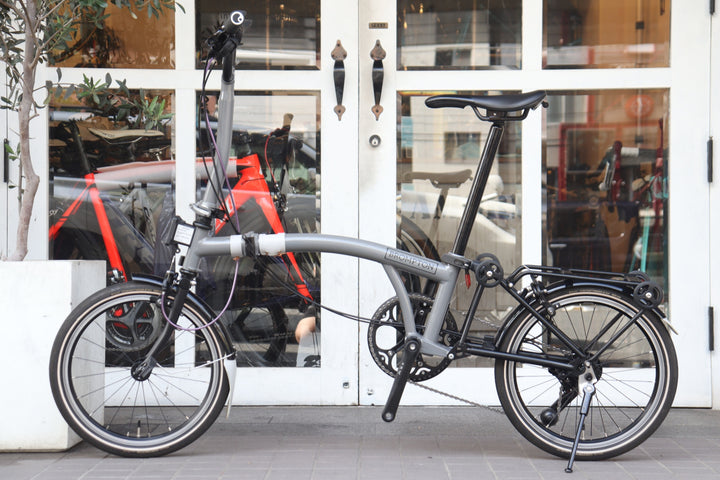 ブロンプトン BROMPTON P LINE URBAN MID M4R 2022モデル チタン ミニベロ 折り畳み 小径車 【横浜店】