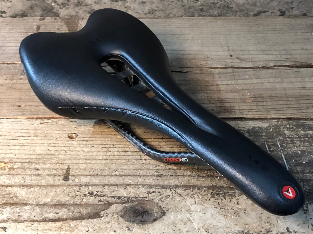 JR181 アスチュート ASTVTE SKYCARB VT サドル 黒 カーボンレール クラック