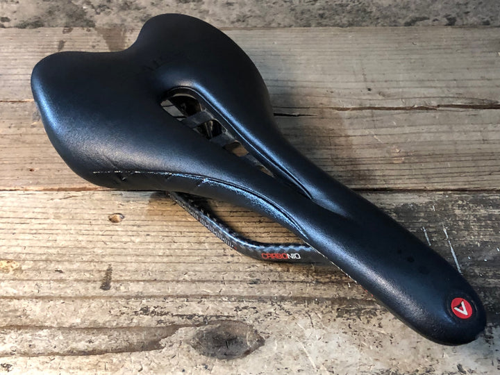 JR181 アスチュート ASTVTE SKYCARB VT サドル 黒 カーボンレール クラック
