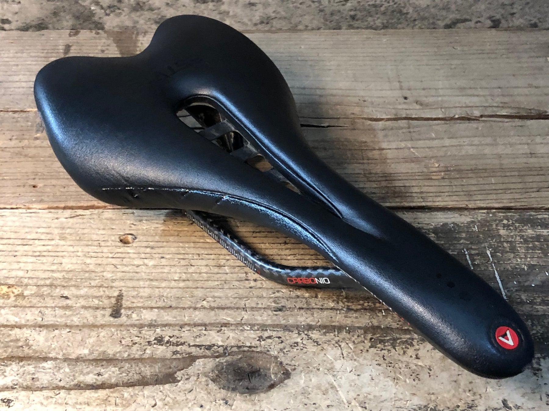 JR181 アスチュート ASTVTE SKYCARB VT サドル 黒 カーボンレール