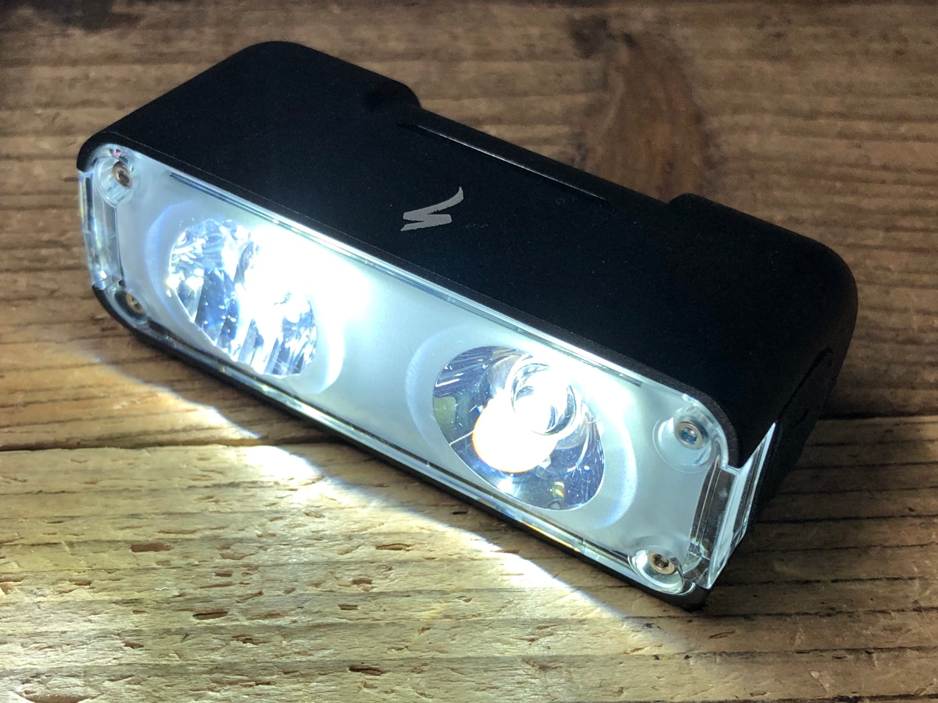 KF647 スペシャライズド SPECIALIZED FLUX 1250 HEAD LIGHT ヘッド