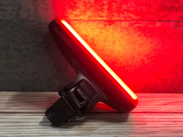 JY700 ノグ knog BLINDER V BOLT テールライト 稲妻 点灯確認済