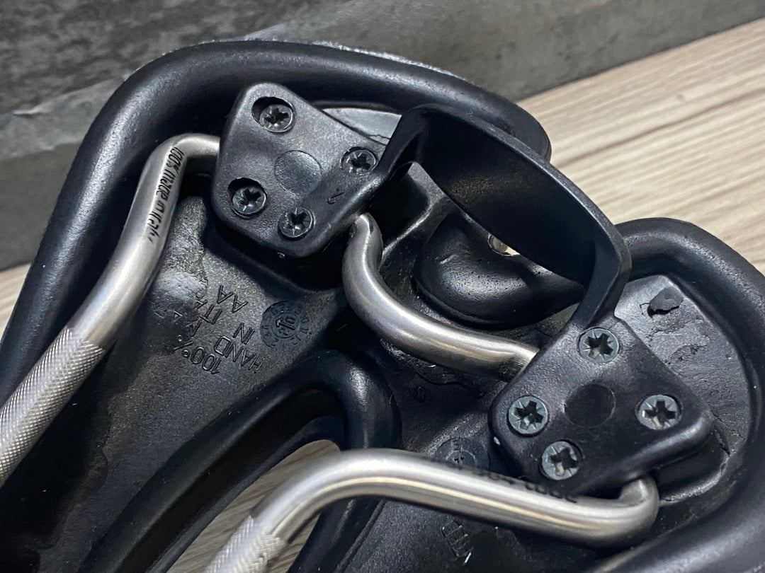 KE950 SELLE SMP HYBRID サドル 黒 140mm aisi 304 tubeレール