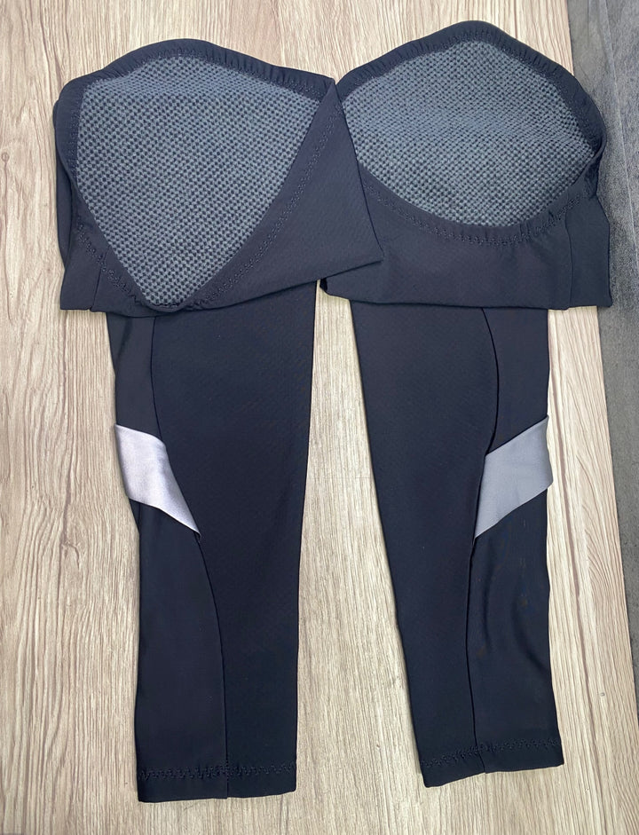JM777 アソス ASSOS レッグウォーマー 黒 サイズ不明 裏起毛