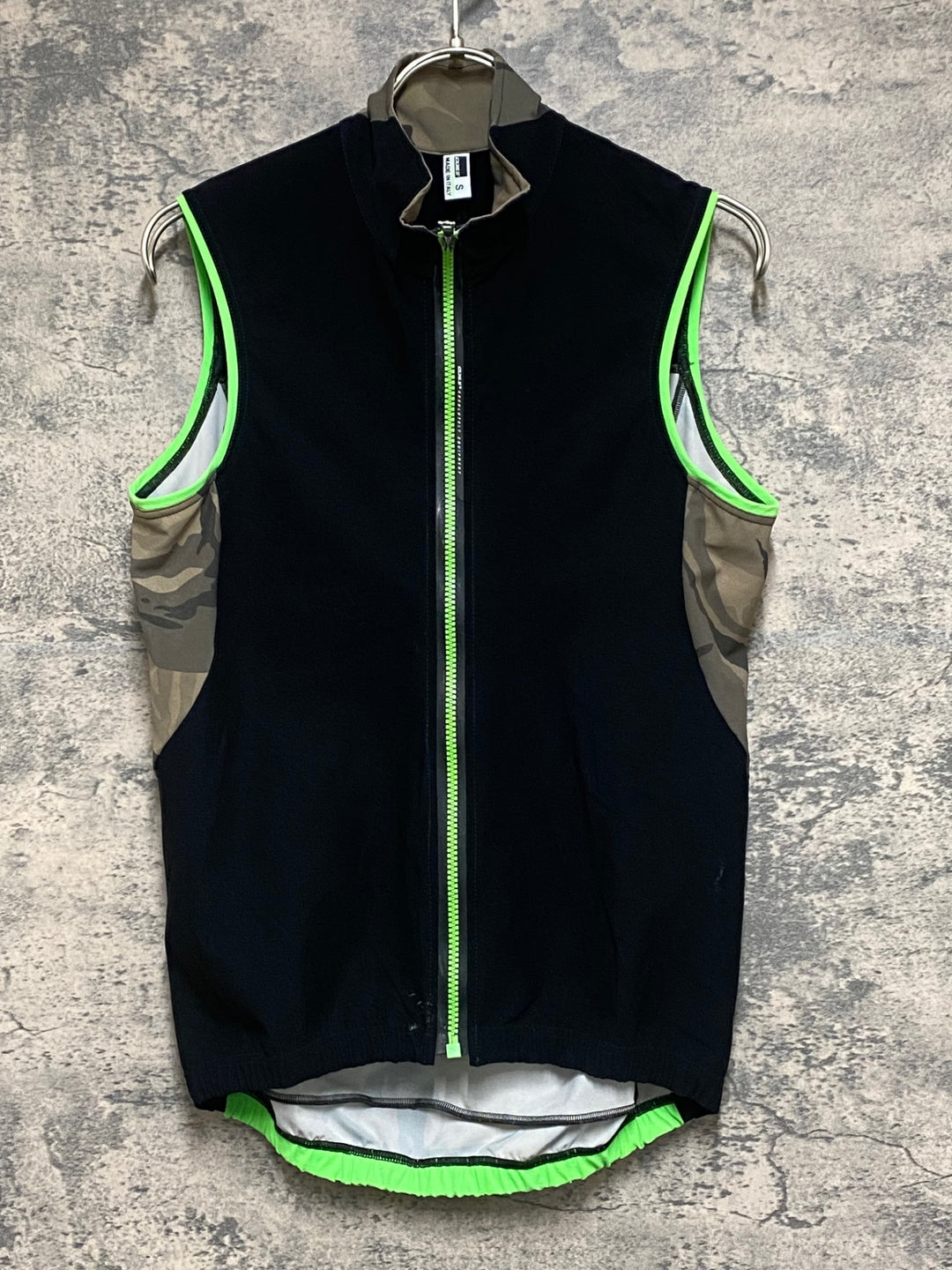 KO081 Q36.5 L1 Essential Winter Vest サイクルベスト ジレ 黒カモ S