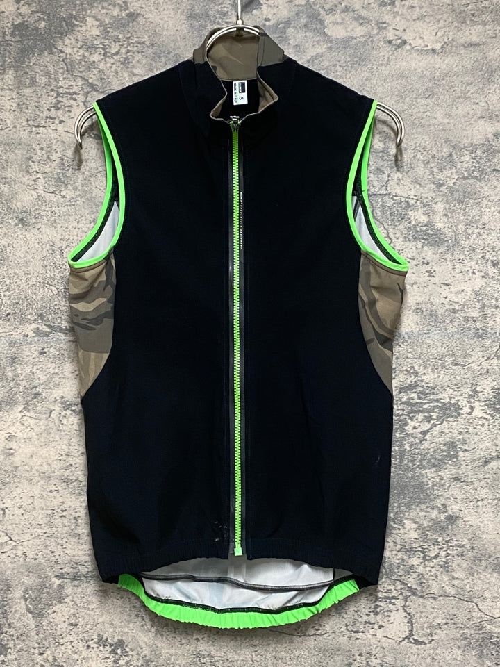 KO081 Q36.5 L1 Essential Winter Vest サイクルベスト ジレ 黒カモ S