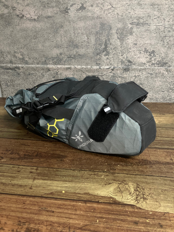 JX815 アピデュラ APIDURA SADDLE PACK COMPACT サドルバッグ 11L
