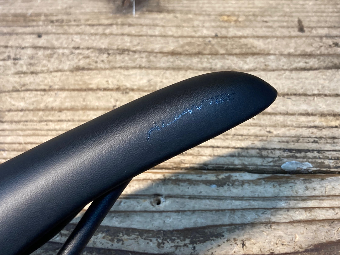 JS729 フィジーク fizik ALIANTE R7 サドル 黒