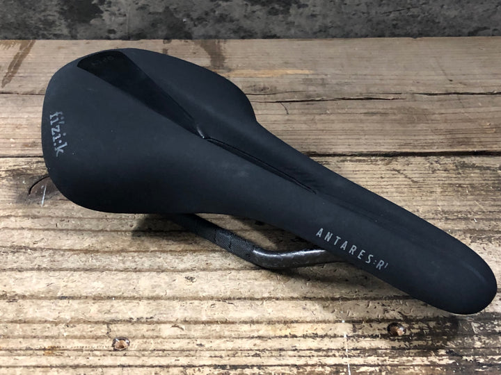 JT074 フィジーク fizik ANTARES R1 OPEN サドル 黒 カーボンレール REGULAR