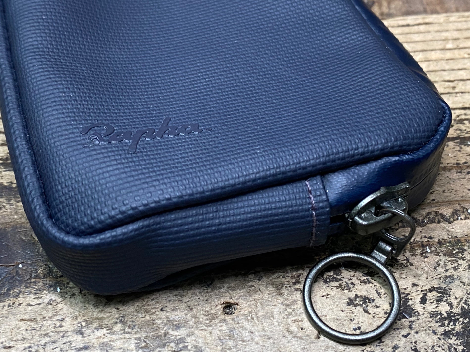 JP781 ラファ Rapha RAINPROOF ESSENTIALS CASE LARGE 紺