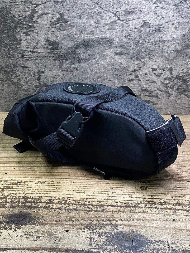 JI849 フェアウェザー FAIRWEATHER サドルバッグ 黒