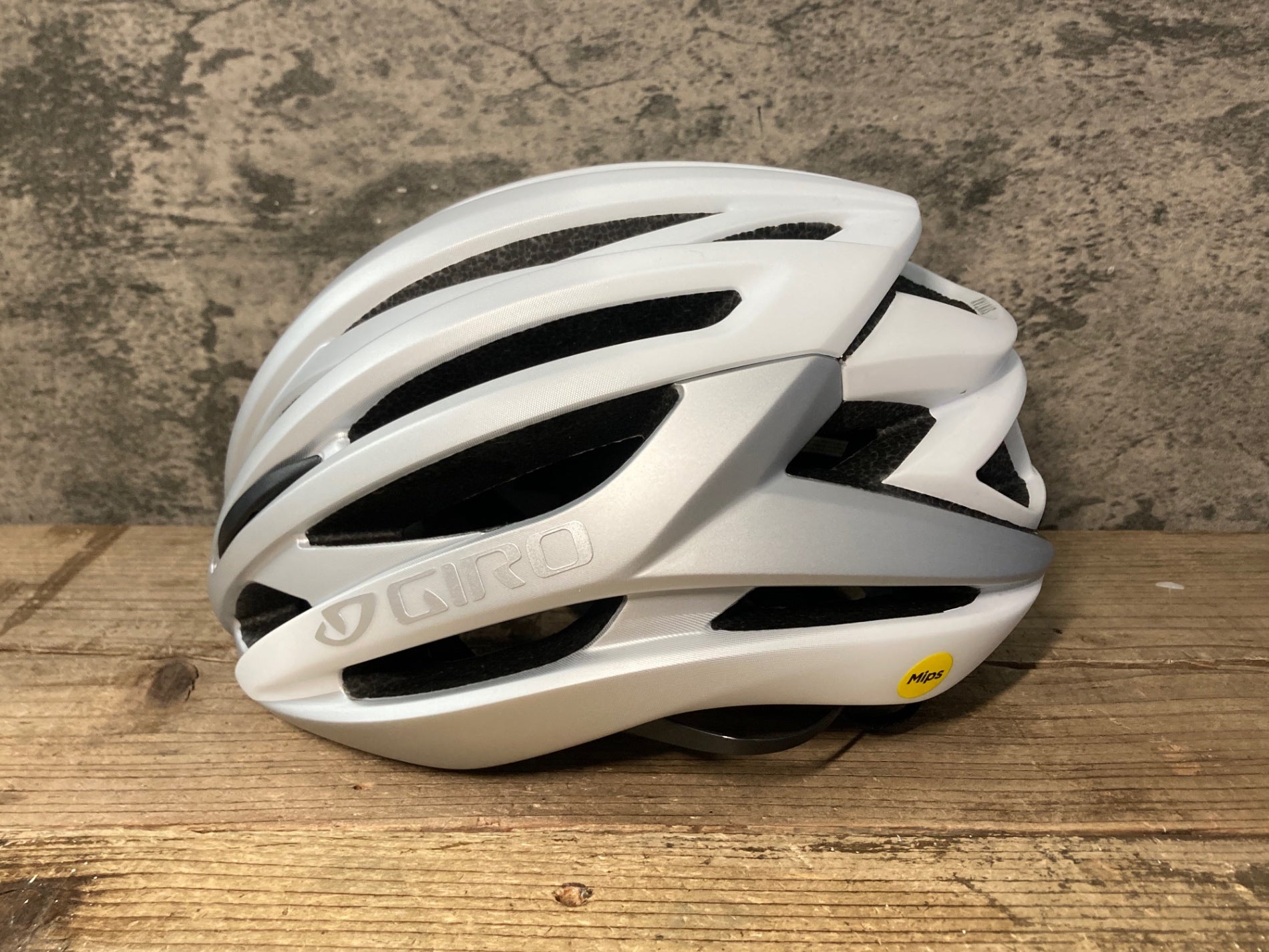 JX892 ジロ GIRO シンタックス SYNTAX MIPS ヘルメット 白 M 2024年11