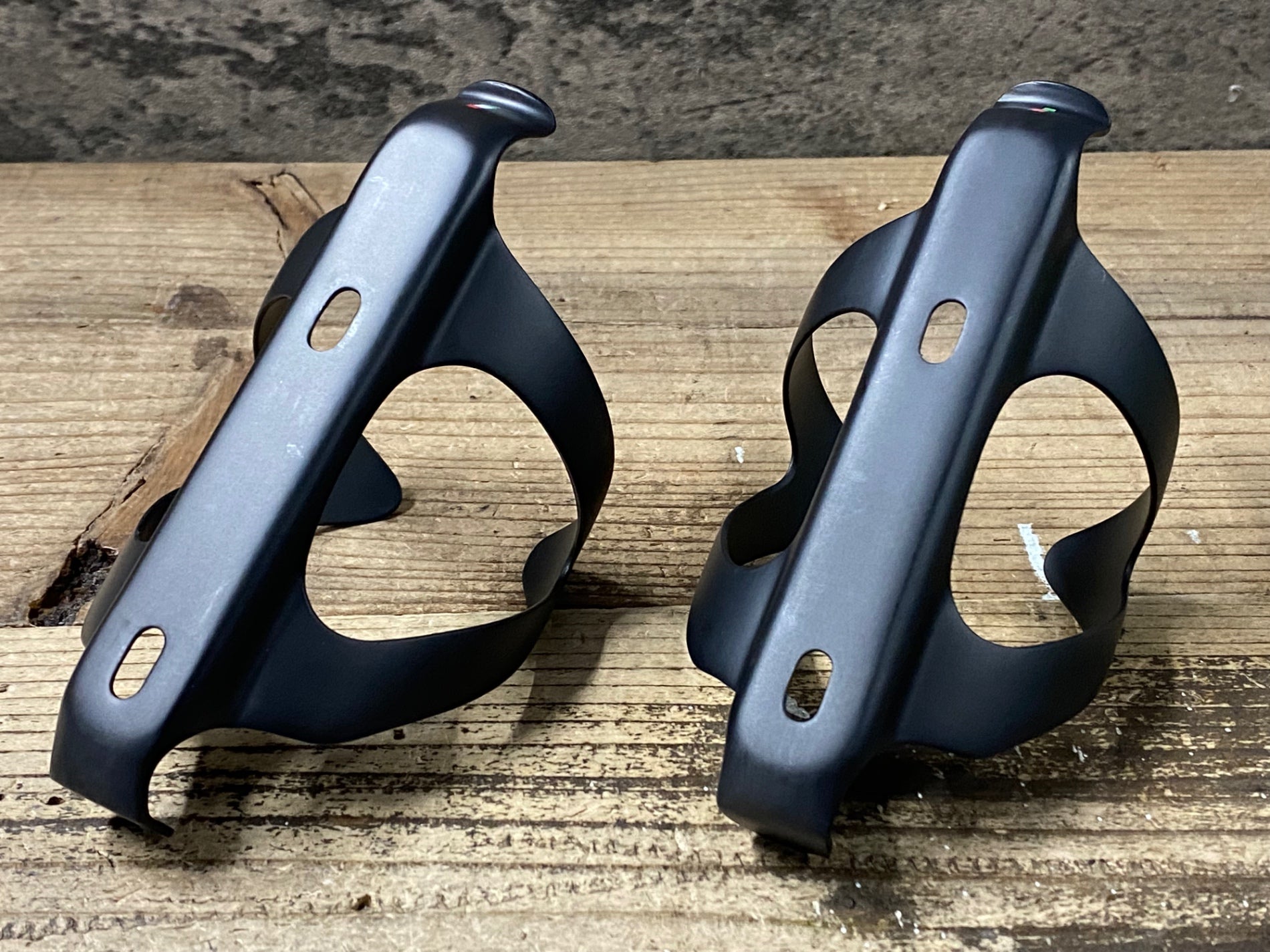 JP348 3T カーボン ボトルケージ 2個セット マットブラック – BICI