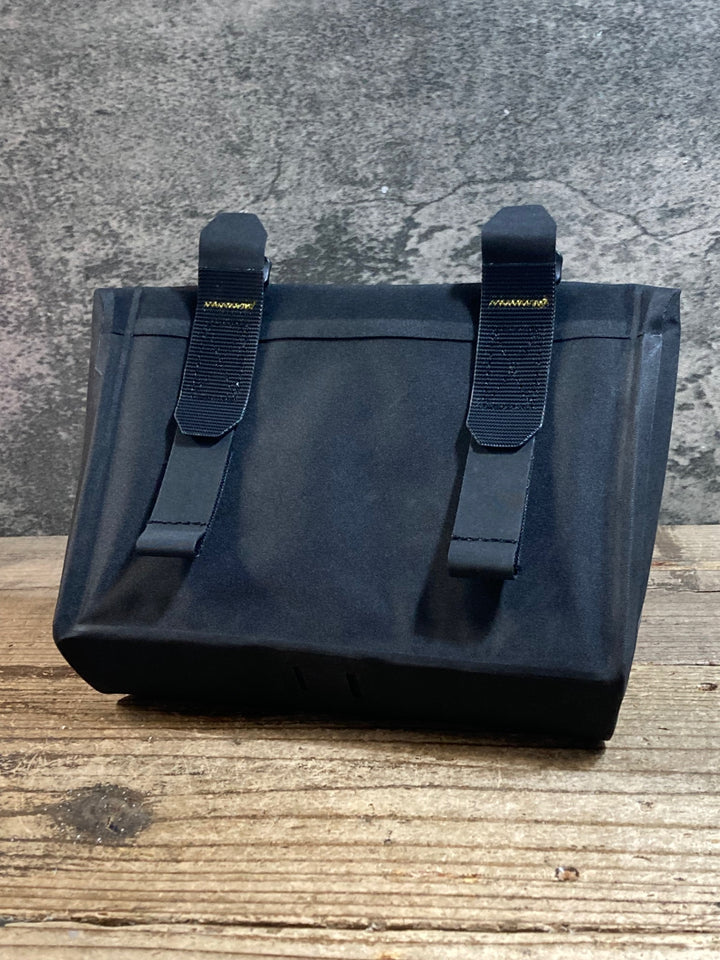KB167 アピデュラ APIDURA RACING HANDLEBAR PACK 2.0L ハンドルバーバッグ