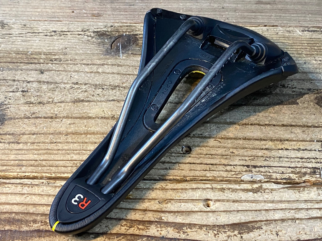 JS941 フィジーク fizik アンタレス ANTARES R3 OPEN サドル 黒 黃 Kiumレール