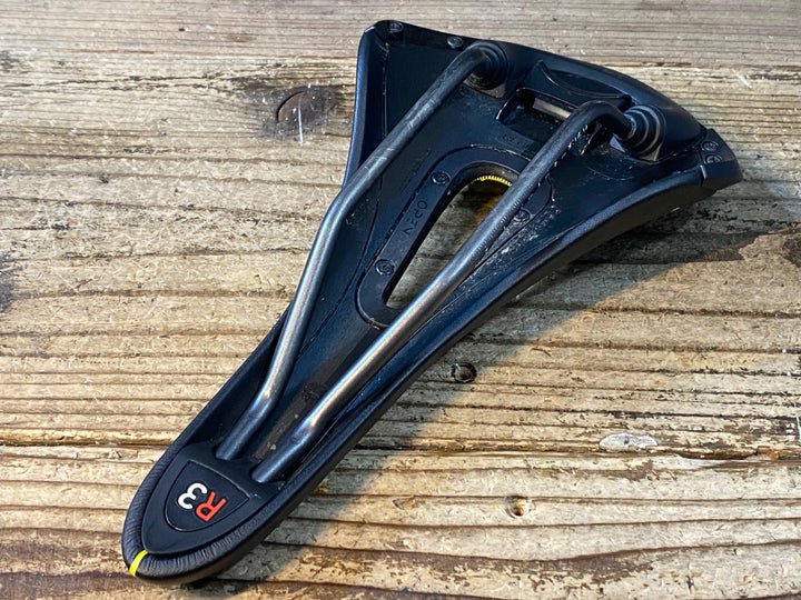 JS941 フィジーク fizik アンタレス ANTARES R3 OPEN サドル 黒 黃 Kiumレール