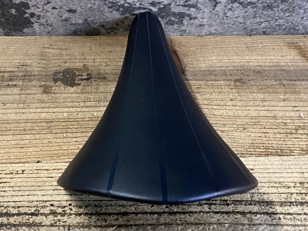 JP351 フィジーク fizik VOLTA R1 サドル カーボンレール ※レール先端部クラックの為ジャンク