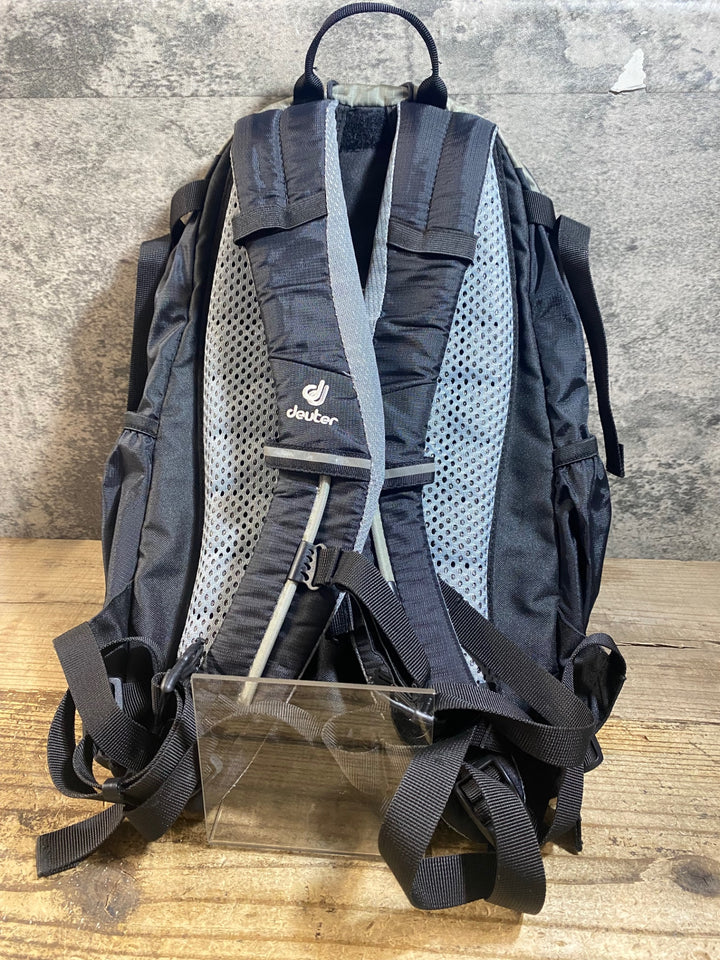 KC568 ドイター deuter CROSS BIKE 18 リュックサック バックパック 黒