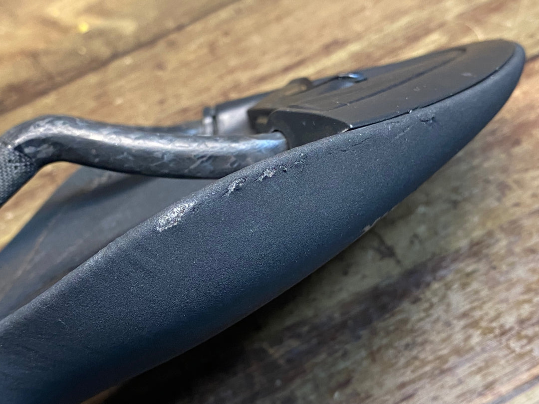 JH671 フィジーク fizik アリオネ ARIONE R1 OPEN サドル LARGE カーボンレール ※マジックペン跡あり