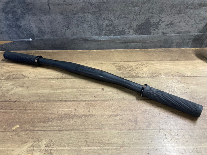 KQ917 スペシャライズド SPECIALIZED S-WORKS カーボン フラットハンドル 590mm Φ31.8 ※LIZARD SKINS MACASKILLグリップ付属