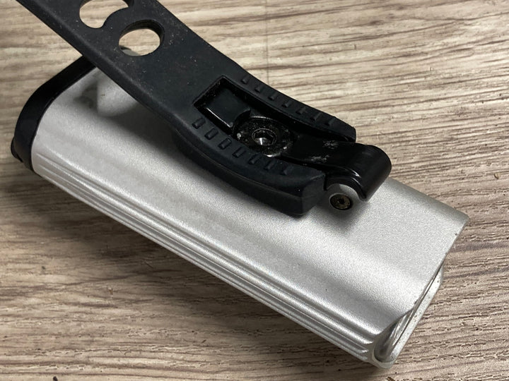 KD078 レザイン LEZYNE LITE DRIVE 1000XL フロントライト サテンシルバー 点灯確認済