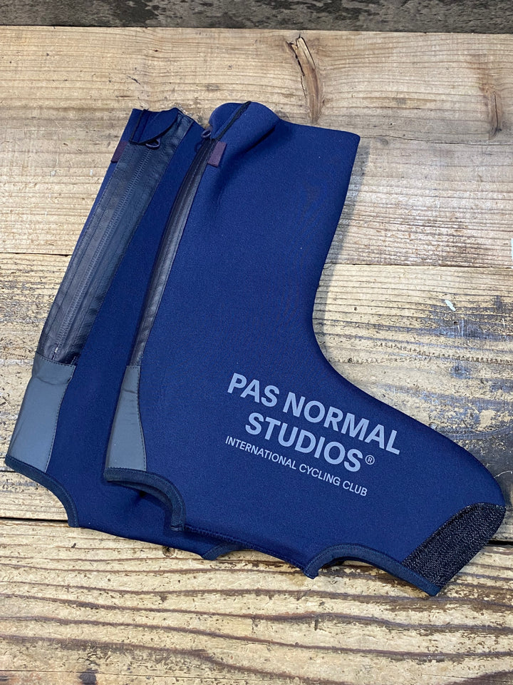KA520 パスノーマルスタジオ PAS NORMAL STUDIOS LOGO HEAVY OVERSHOES シューズカバー ネイビー L