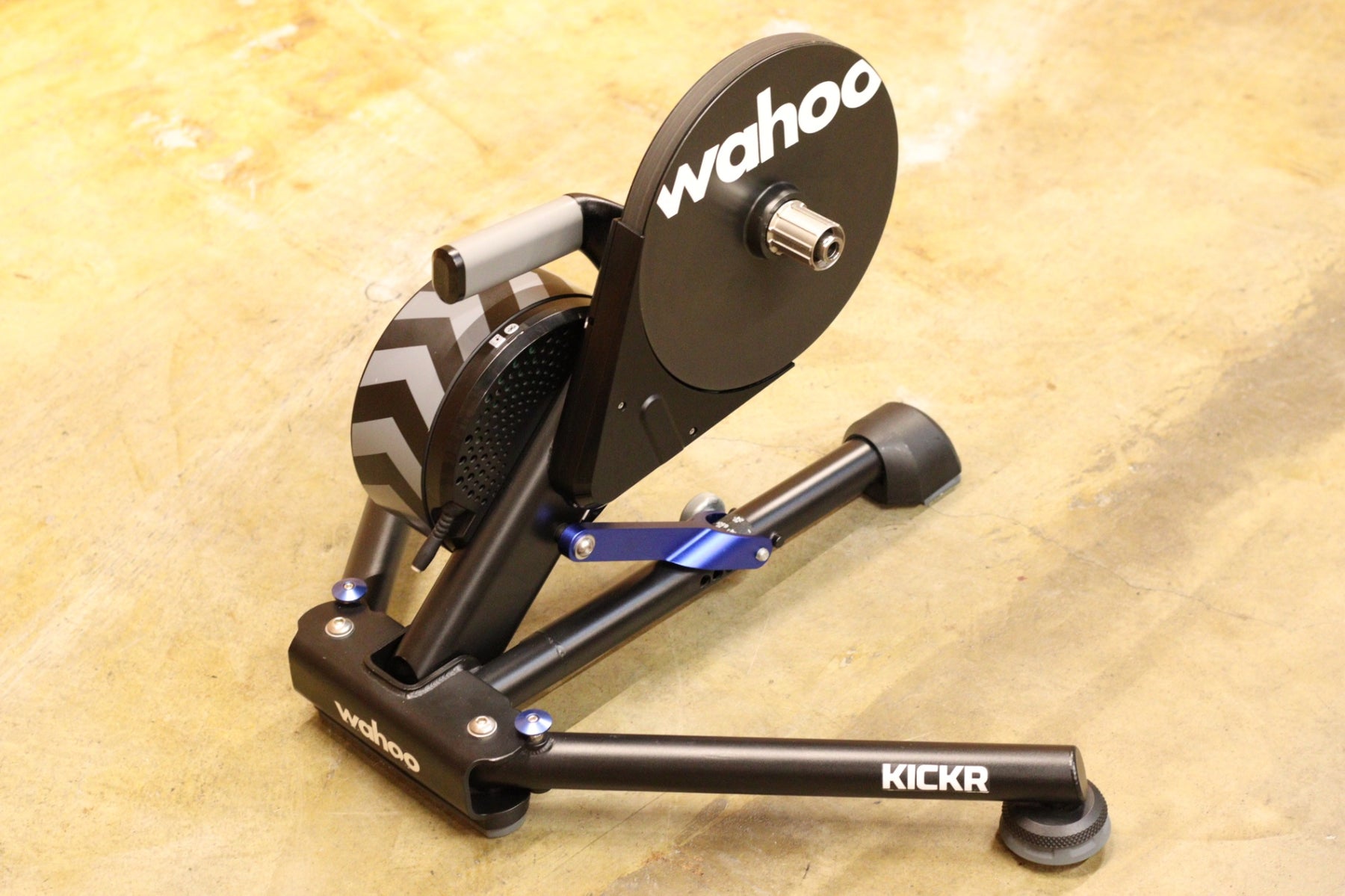 WAHOO 「ワフー」 KICKR V4 WF113 スマートトレーナー / バイチャリ