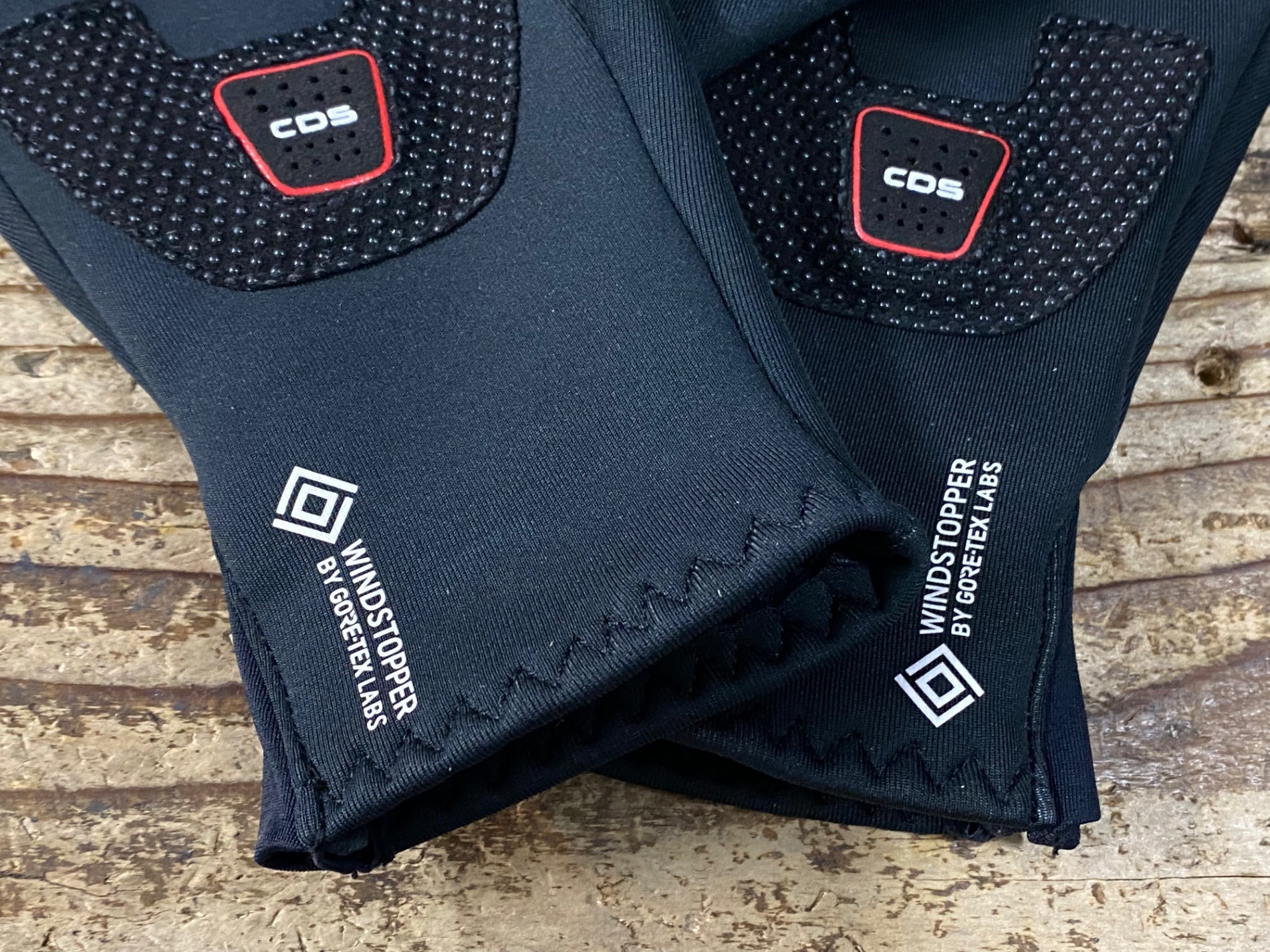 JV788 カステリ CASTELLI Perfetto 長指ウィンターグローブ 黒