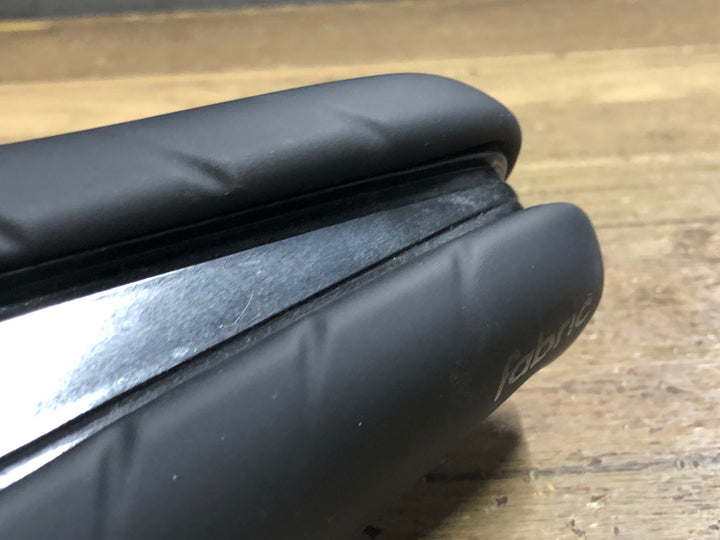 KJ689 ファブリック fabric TRI PRO FLAT サドル 黒 134mm CARBON RAIL