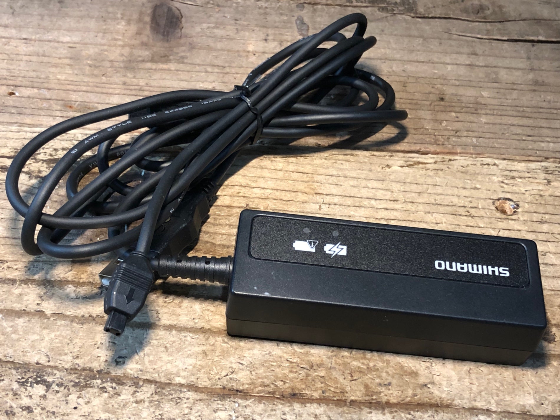 シマノ SM-BCR2 BATTERY CHARGER　バッテリーチャージャー Carregador de Bateria Shimano Di2 SM-BCR2 | Amazon.com.br