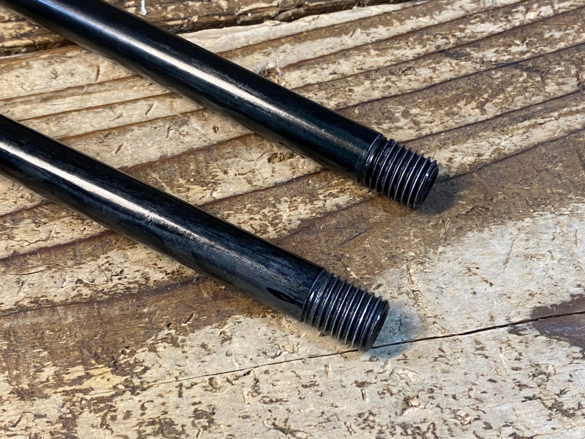 JP384 DTSWISS スルーアクスルF121mm ピッチ1.5mm / R 163mm ピッチ1.5