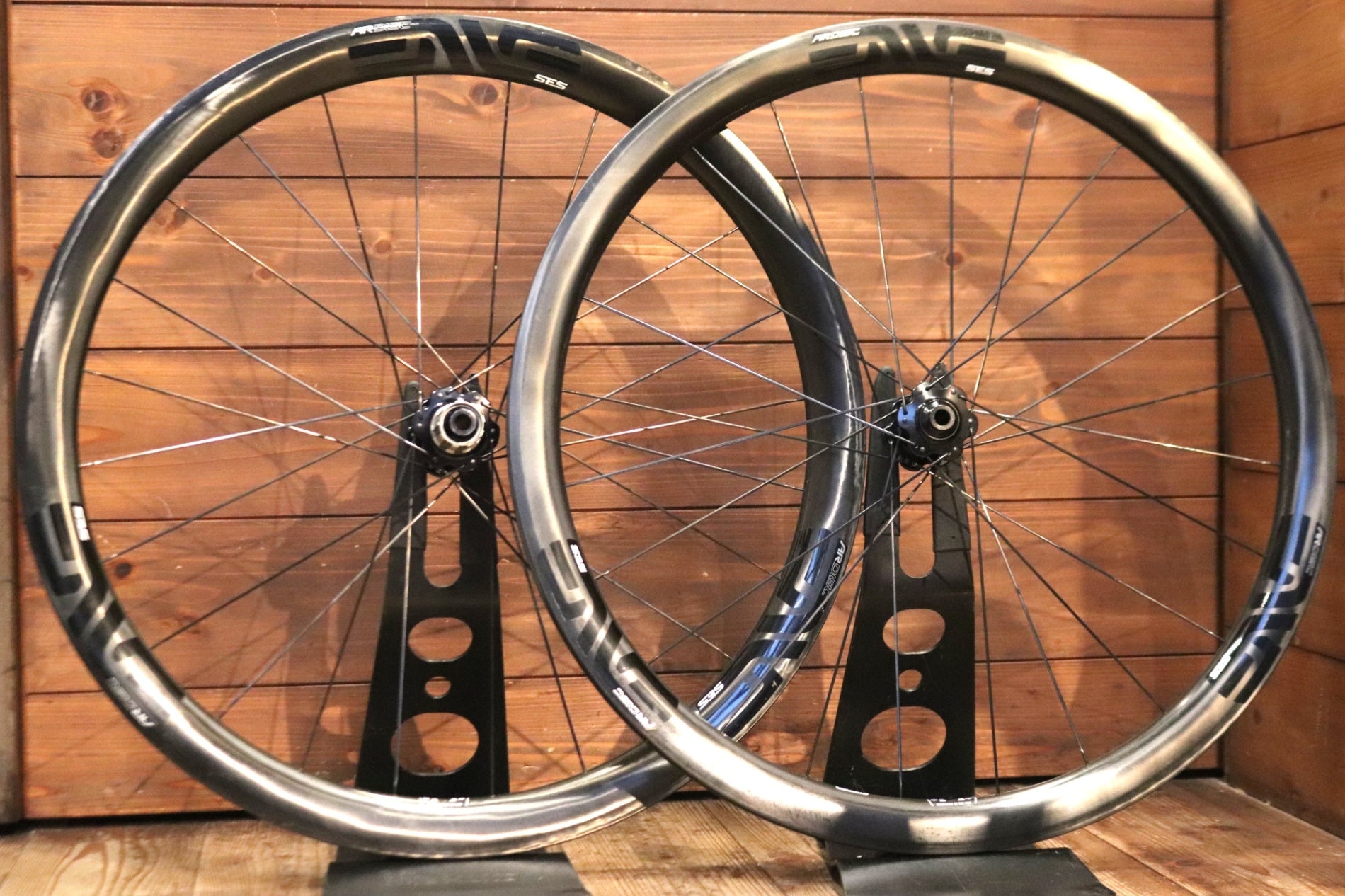 値段交渉可 enve ses3.4最新カーボンリム フックレス エンヴィ ENVE SES3.4 AR DISC カーボン チューブレスレディ ホイール