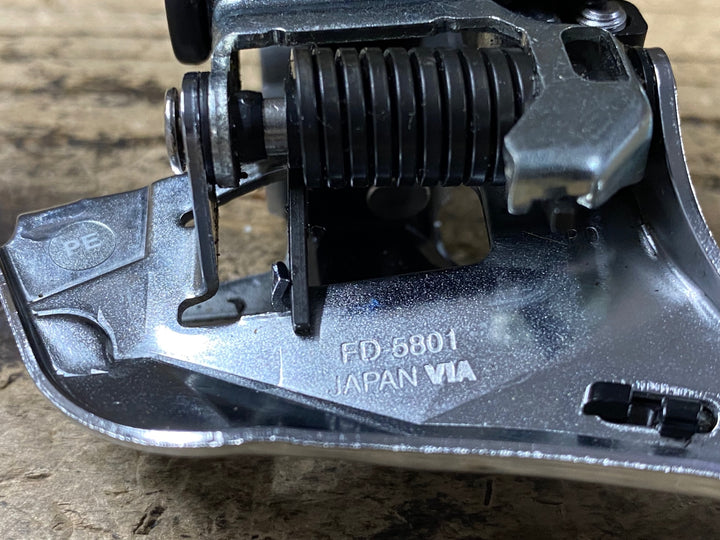 JY741 シマノ SHIMANO 105 FD-5801 フロントディレイラー バンドタイプ Φ31.8 2S シルバー