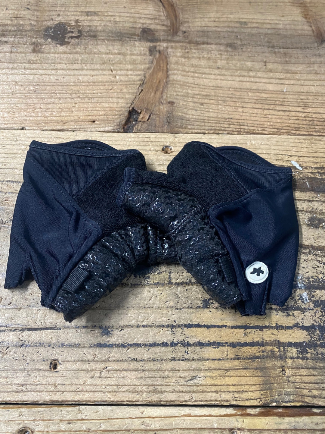 KO334 アソス assos 指切 グローブ S 黒