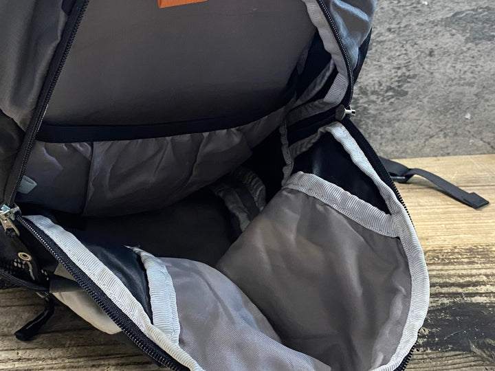 KL391 ドイター deuter race exp air リュックサック バックパック 黒
