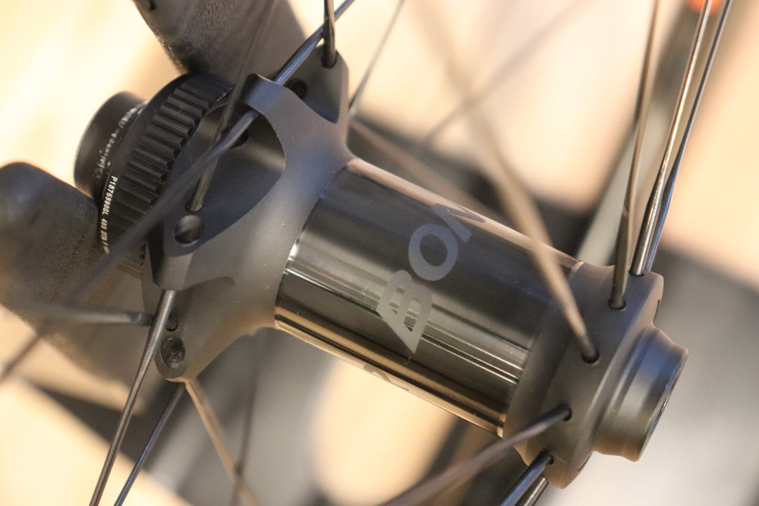 ボントレガー BONTRAGER アイオロス AEOLUS XXX 4 TLR DISC カーボン チューブレスレディ ホイールセット シマノ11/12S 【さいたま浦和店】