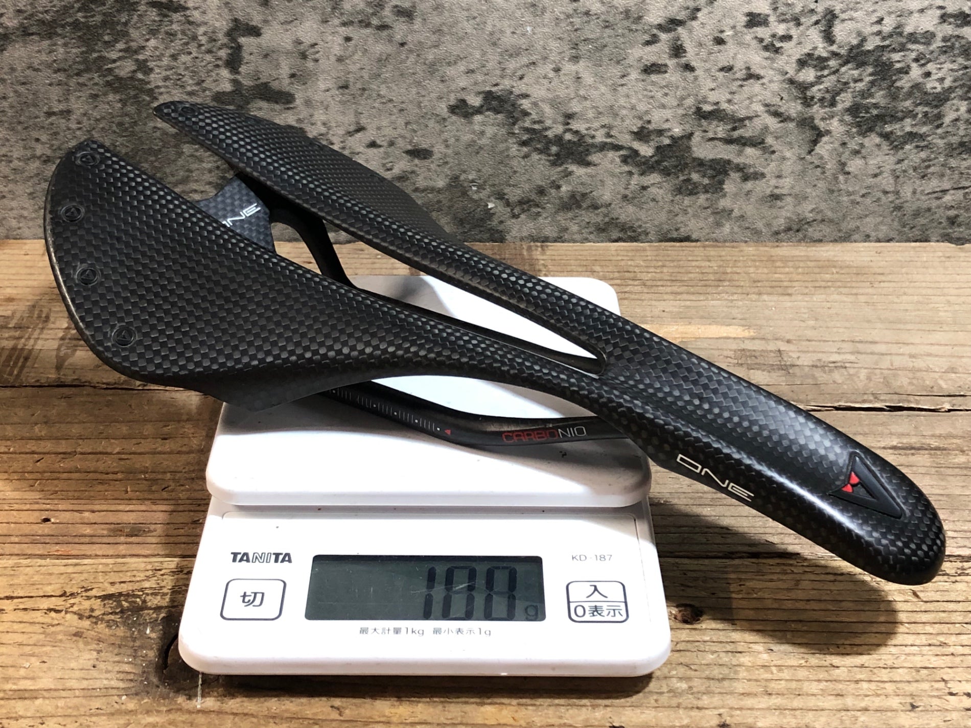 KI927 アスチュート ASTVTE ONE サドル カーボンレール 132mm – BICI