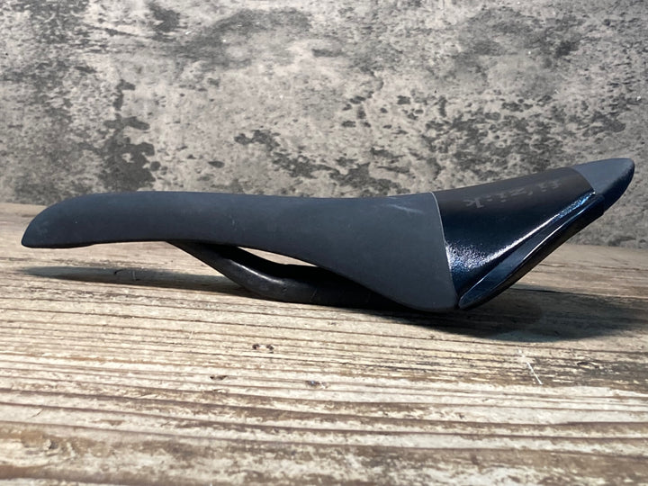 JH351 フィジーク fizik アリアンテ ALIANTE R1 レギュラー サドル 黒 カーボンレール