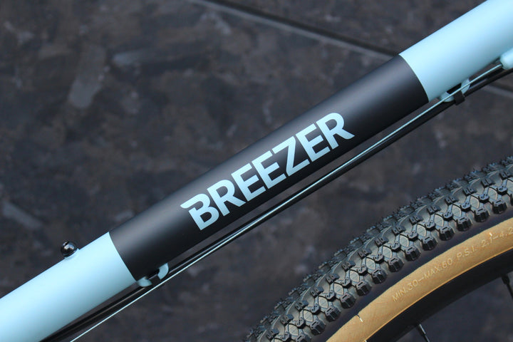 未走行品！ブリーザー BREEZER ラダー カフェ RADAR CAFE 2025 XS シマノ デオーレ 1×10S 油圧DISC クロモリ クロスバイク 【福岡店】