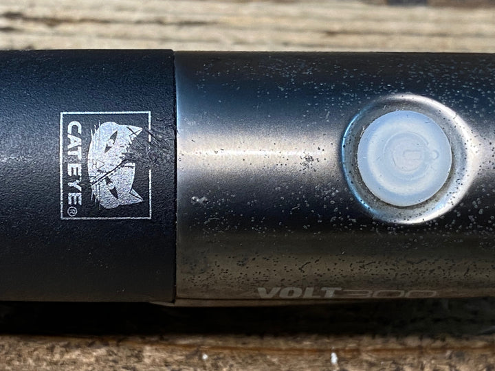 IU832 キャットアイ CAT-EYE ボルト VOLT 300 LED フロントライト 点灯確認済み