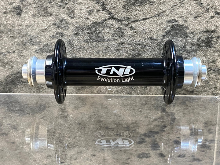 JY196 TNi エボリューションライト フロントハブ 100mm 18H